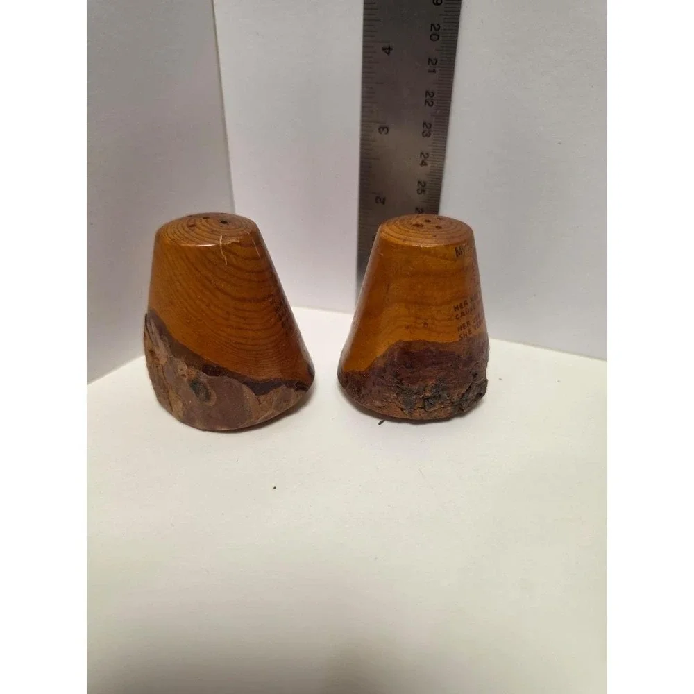 vintage 1950s live-edge‎ wooden souvenir salt and pepper shakers Native American